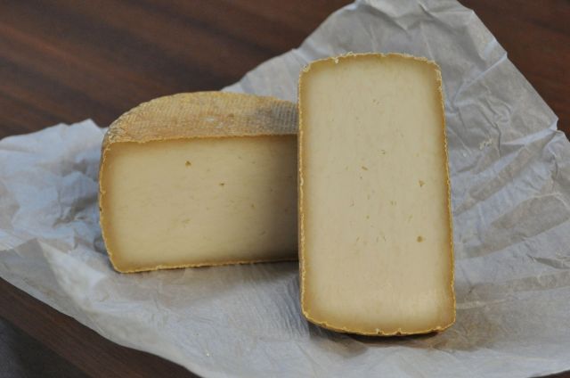 Nosey Goat Camelot Cheese
